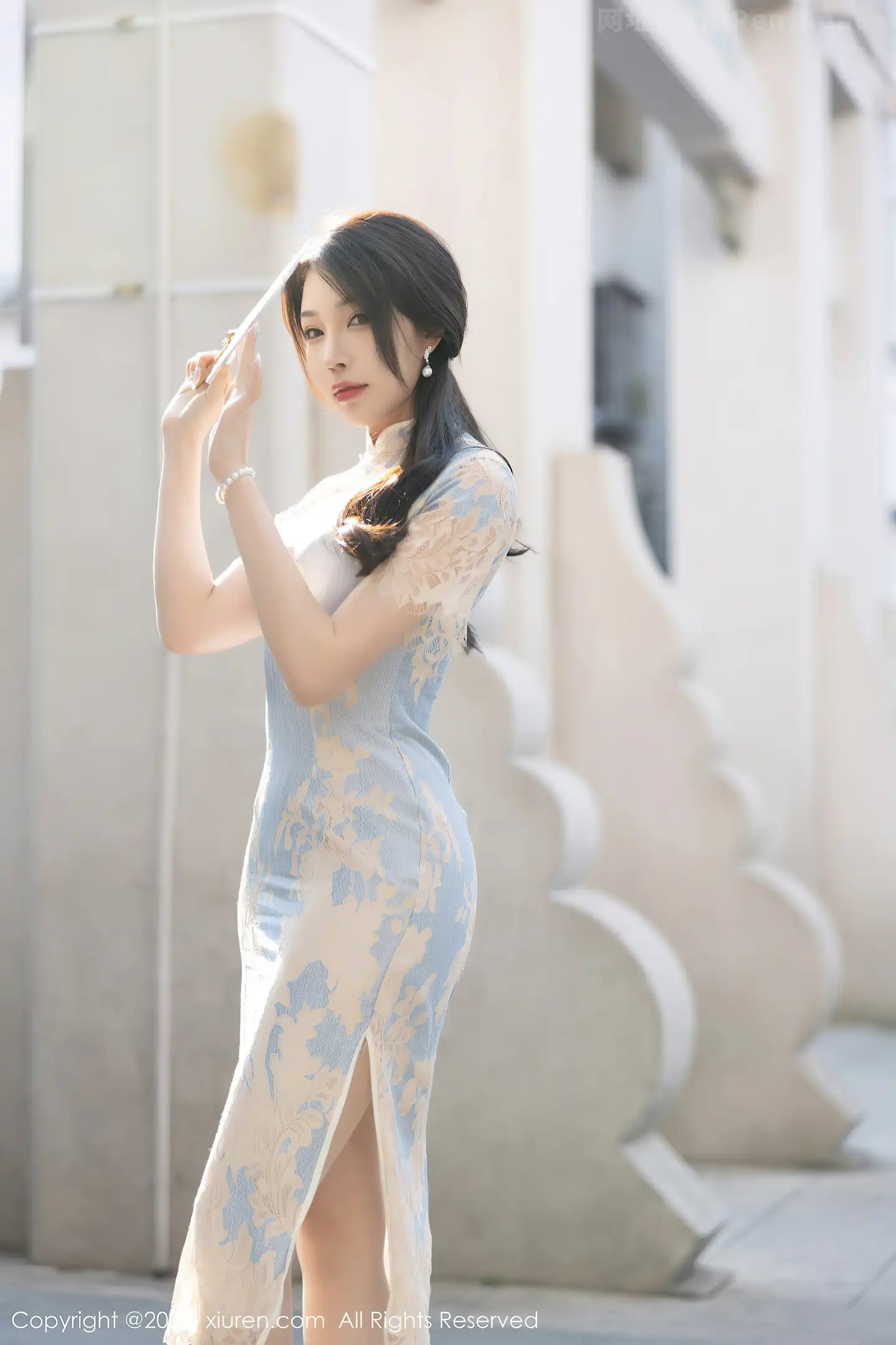 图片[6]-[XiuRen秀人网]2023.03.17 VOL.6434 徐莉芝Booty 白色蕾丝旗袍与透视情趣内衣加肉丝美腿性感私房写真集-秀人网官方网站